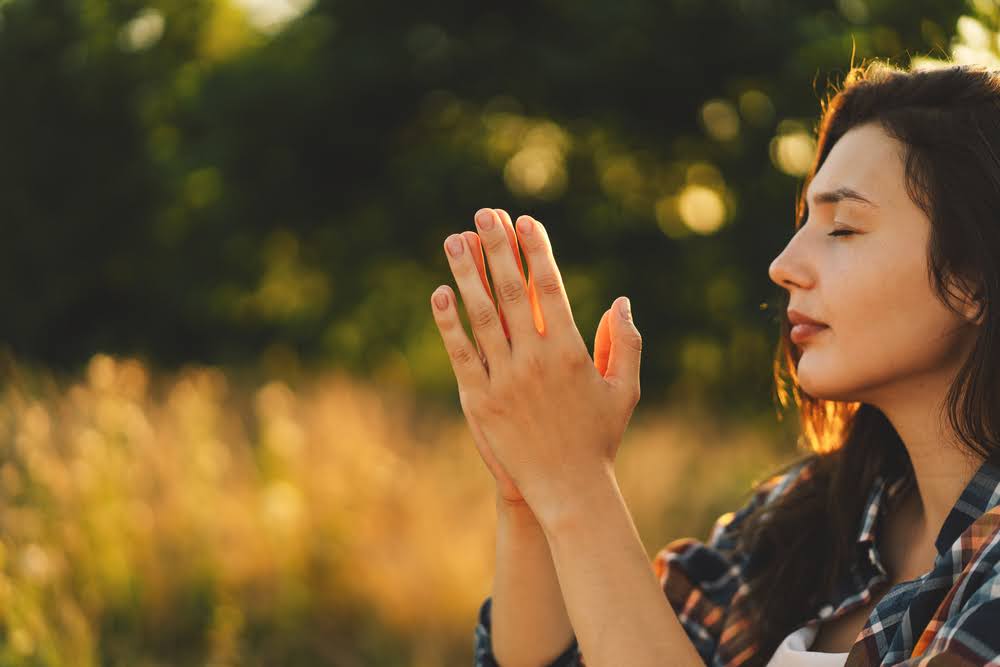 An image representing somatic therapy techniques addressing symptoms of traumatic events and chronic stress, fostering body-mind connection for healing trauma